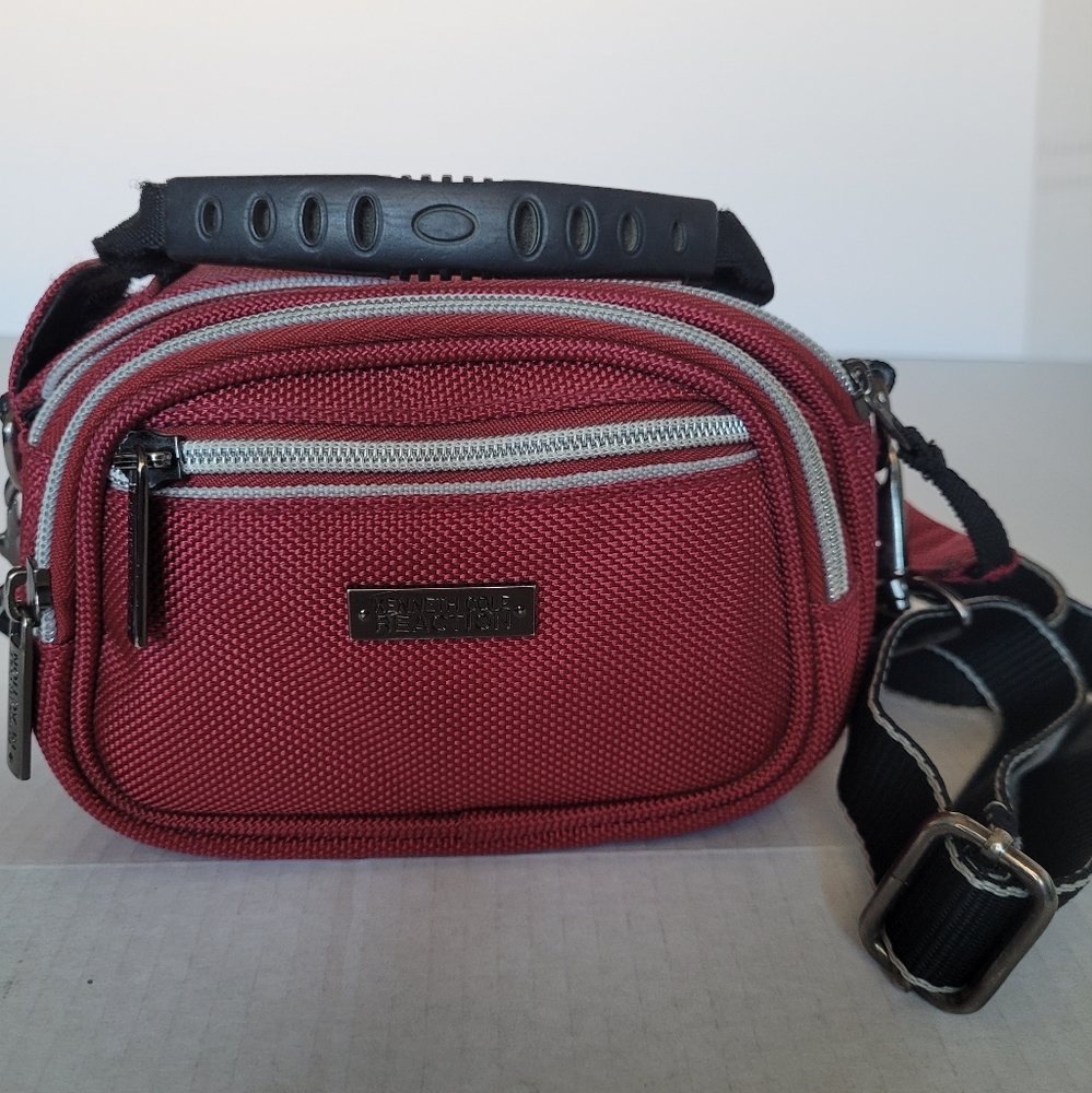 KENNETH COLE REACTION VTG Cross body Camera Case Bag Red Y2k